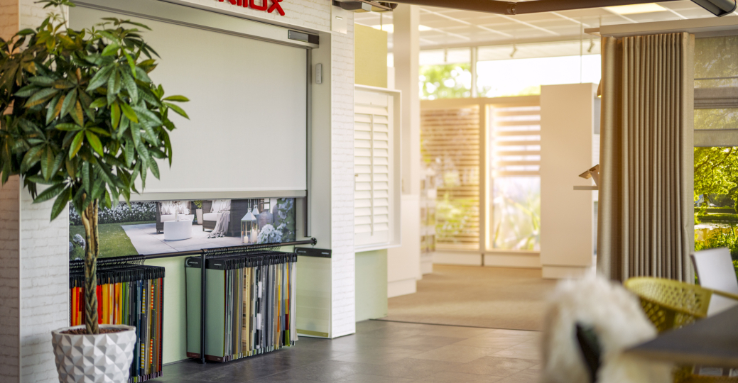 Markilux buitenzonwering gepresenteerd in moderne showroom van Deventer Zonwering
